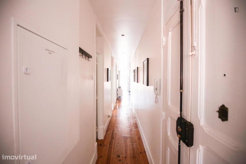 Quarto - localizado em Arroios Lisbon