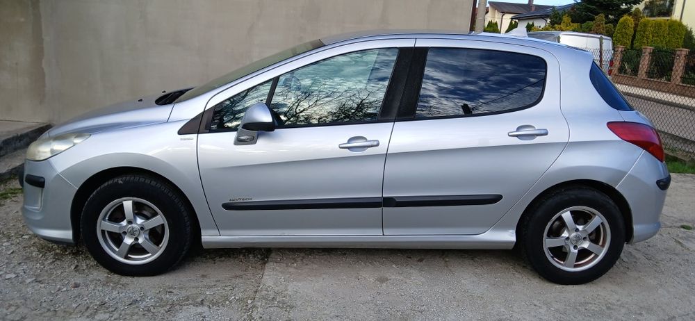 Peugeot 308 2009 rok