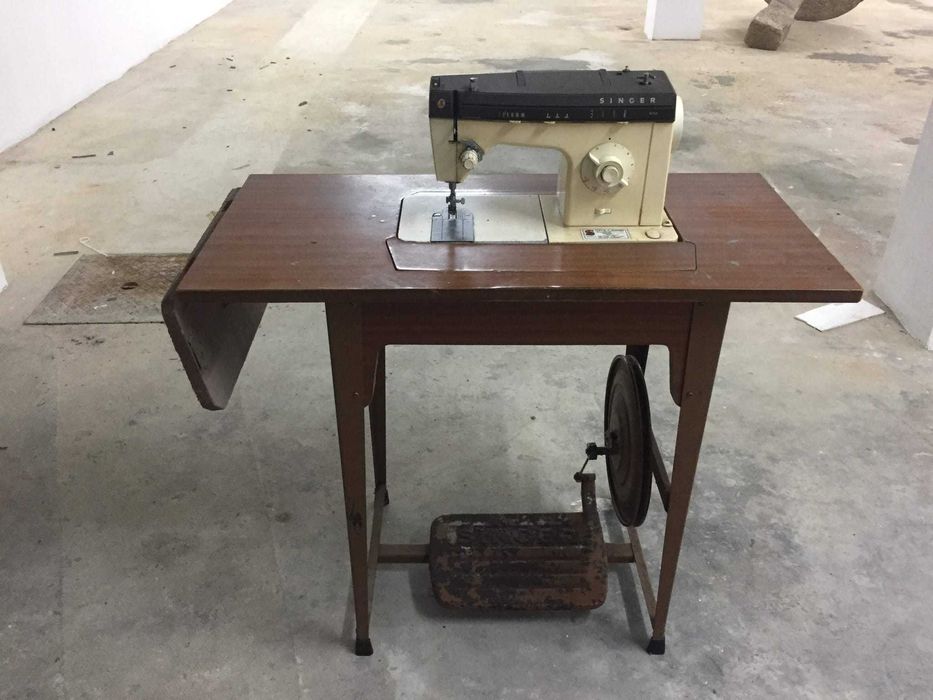 Máquina de costura Singer 7174