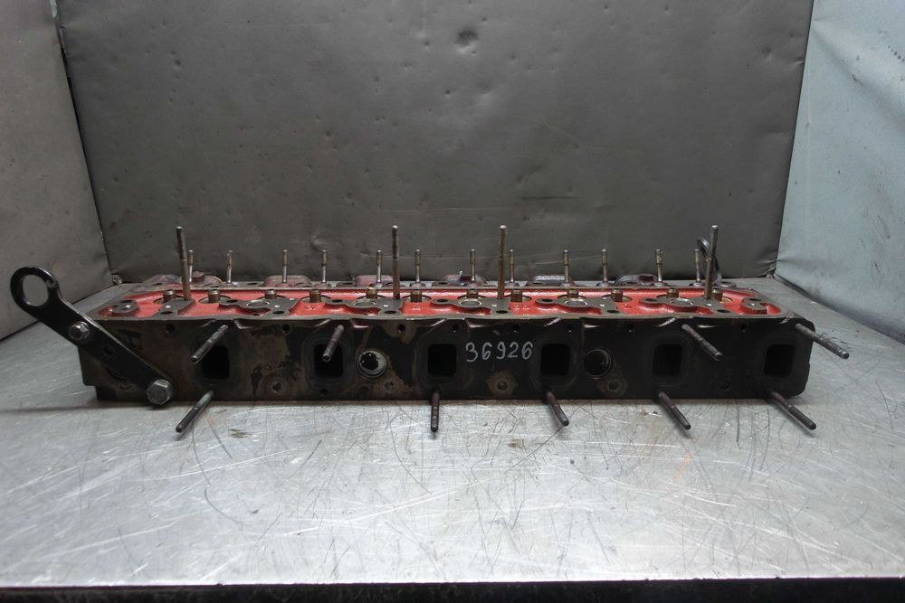 Głowica silnika Isuzu A-6BG1 TQB. Cylinder head Isuzu