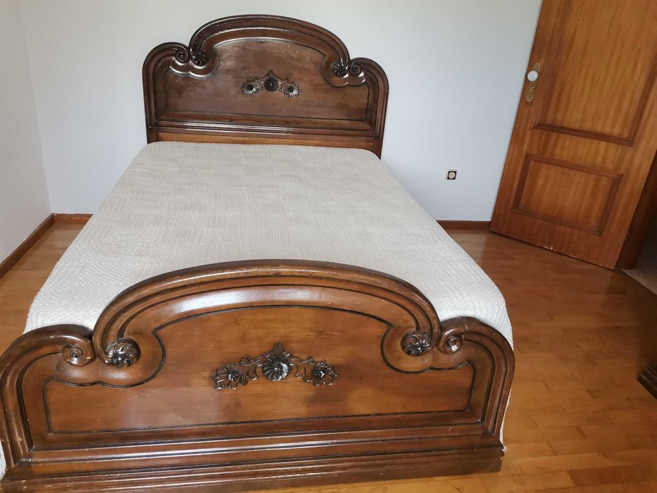 Mobilia completa de quarto em madeira maçiça
