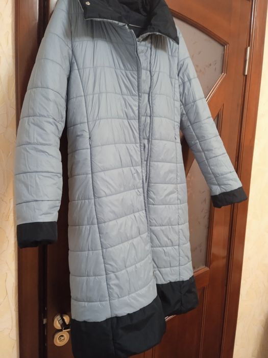 Продам пальто жіноче,  демісезонне. Двостороннє.