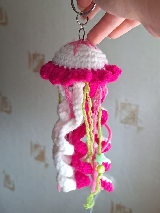 Брелок медуза в'язаний