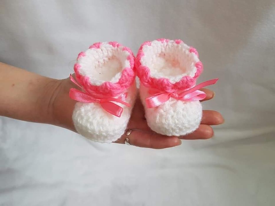 Buciki niechodki na szydełku