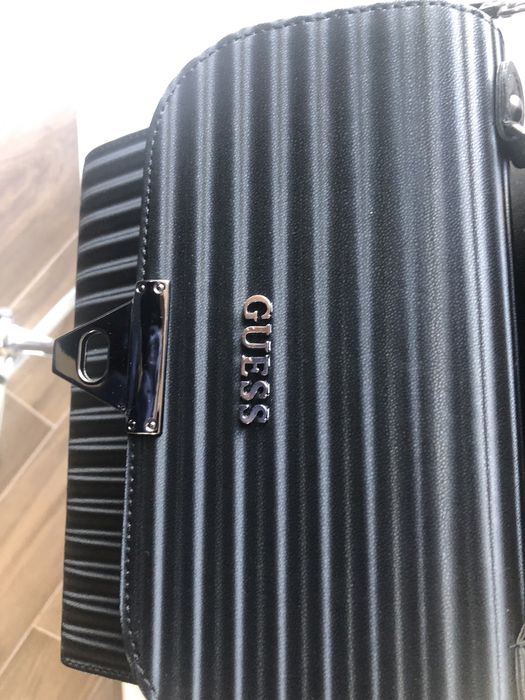 Elegancka torebka Guess