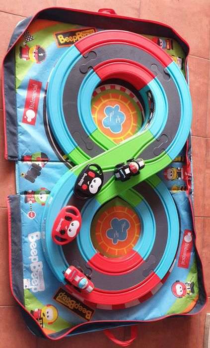 Pista de carros com comando