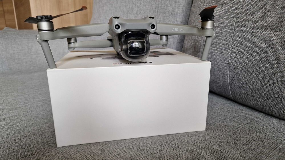 Sprzedam drona DJI AIR 2S z pełnym wyposażeniem