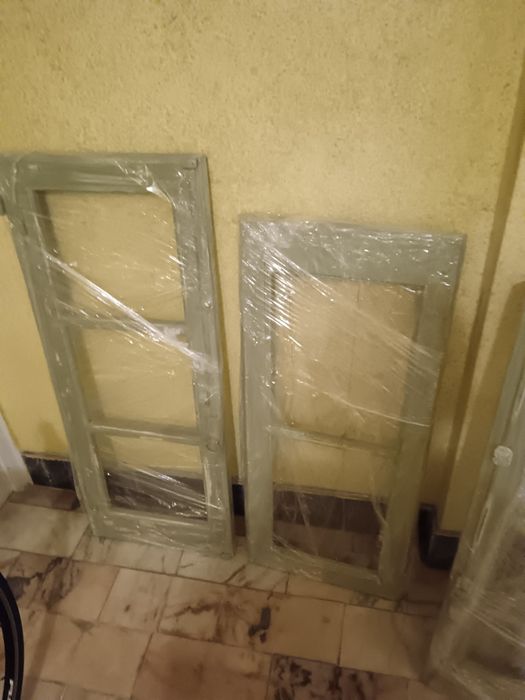 Janelas antigas limpas pintadas
