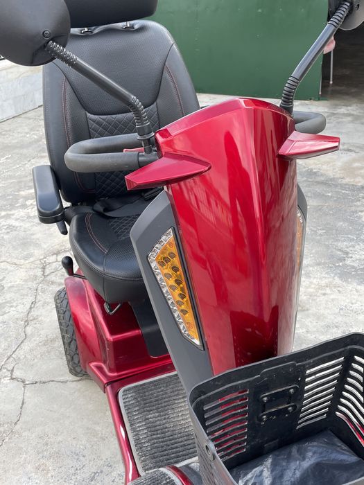 Scooter Midi - moderna e compacta