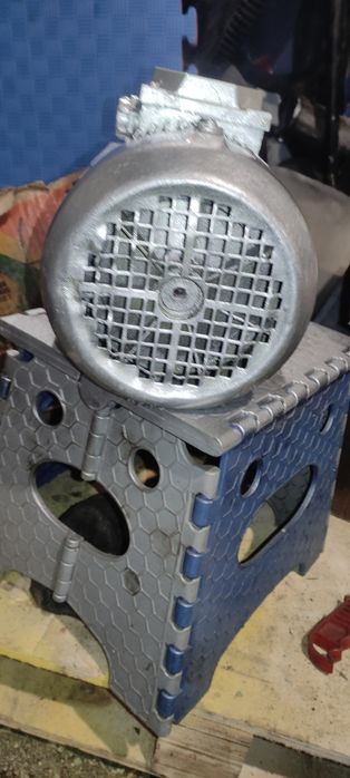 Двигун а-синхронний