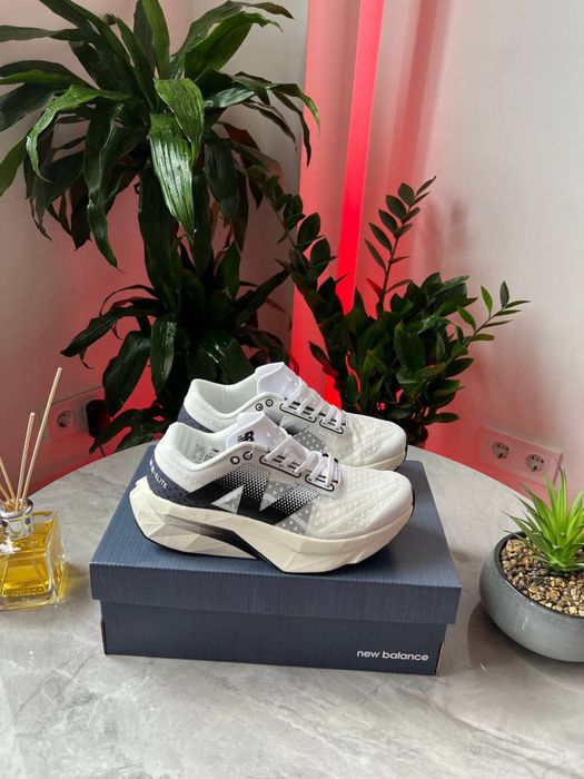 New Balance Elite V4, НБ