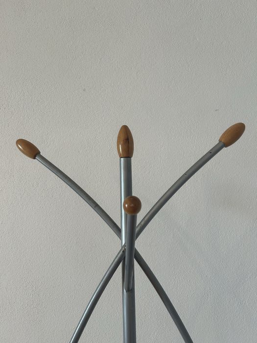 Bengaleiro e Mesa de apoio de madeira