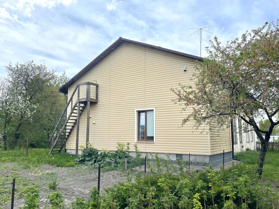Однокімнатна квартира з ремонтом і меблями в Бродах