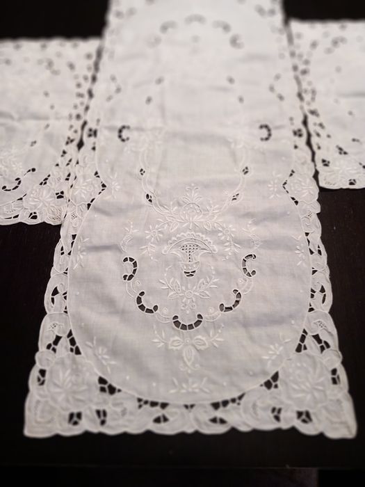 Congunto de 3 naperons  brancos de linho