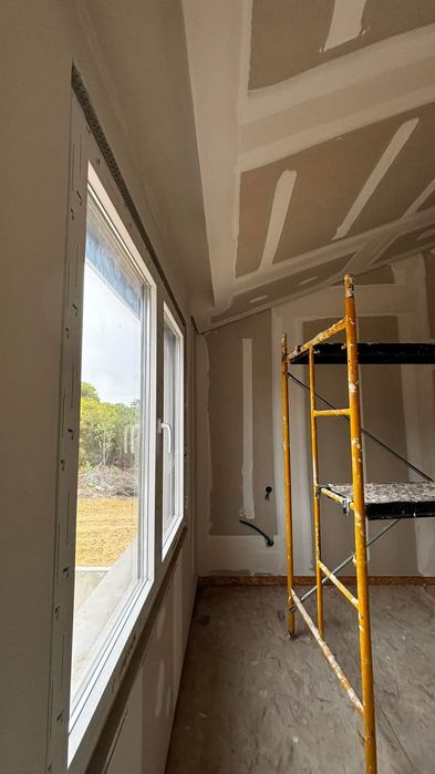 Fazemos ladrilhos, pladur, barramentos, estuque e pintura em geral.