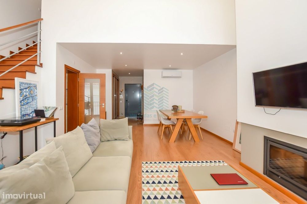 Apartamento T2 Duplex com parqueamento - Riachos - Torres Novas