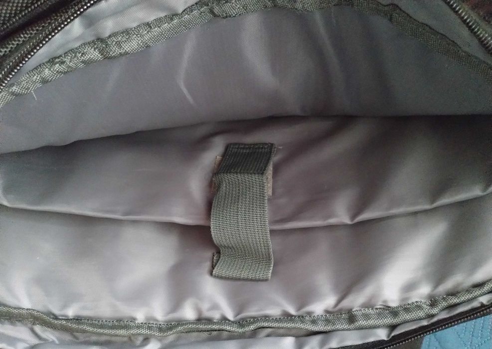 Czarna torba na laptopa 44x33x9