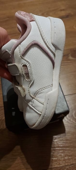 Adidasy dla dziewczynki 26