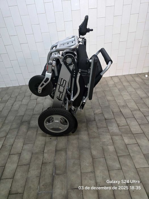 Cadeira de rodas marca TEYDER modelo SPA