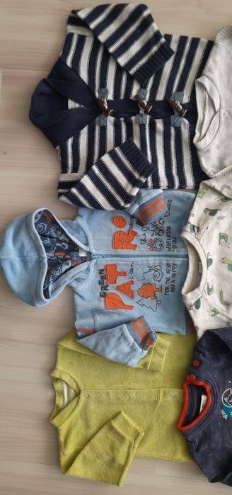 Zestaw 9szt: Bluza, Sweter r.68-74

1. Bluza z kapturem Niebie