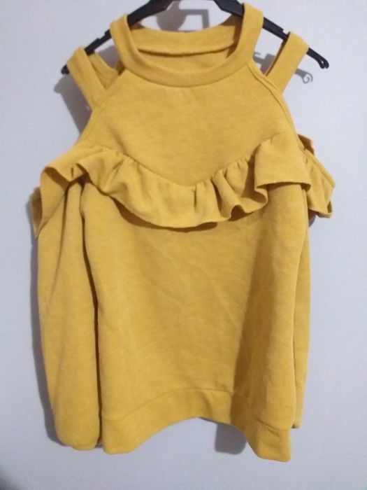 Bluza z odkrytymi ramionami