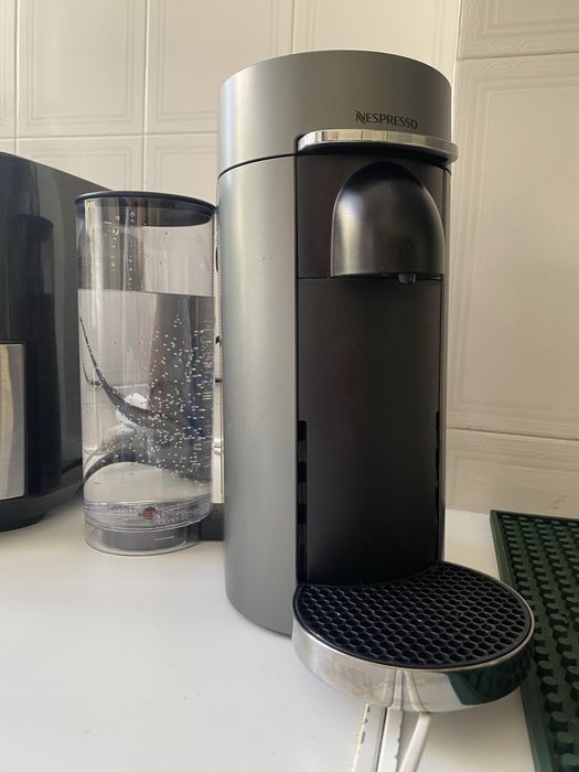 Cafeteira Nespresso VertuoPlus Deluxe - Como Nova