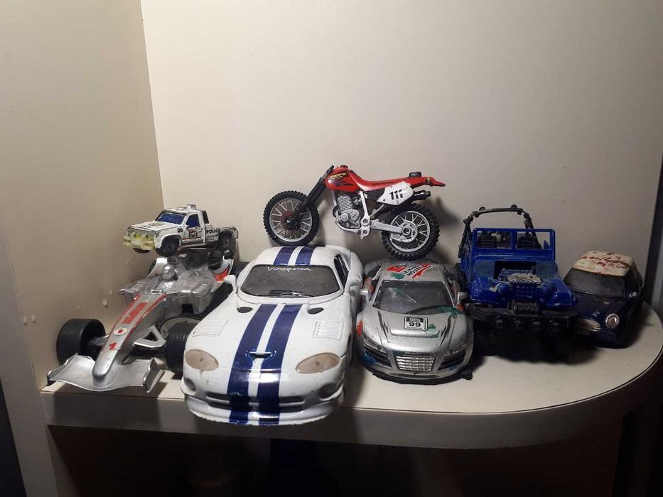 Бетмобиль, мотоцикл Хонда, Ауді, Вайпер, Mini Cooper, Болід Ф1