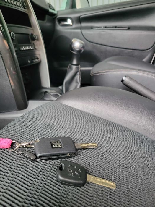 Peugeot 207 SW 1.6Hdi Tecto Panorâmico