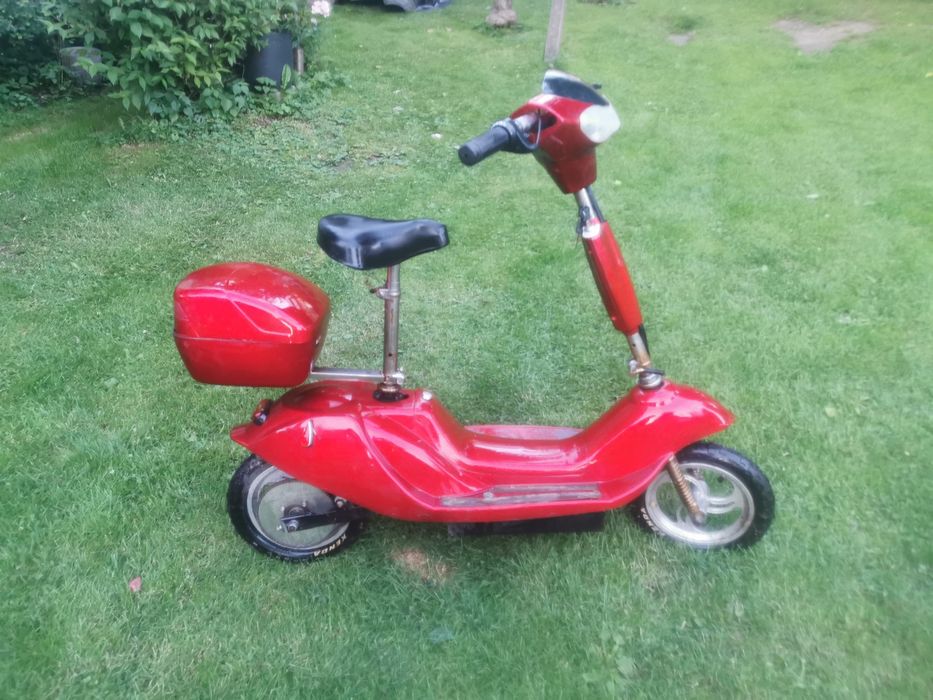 Mini skuter elektryczny