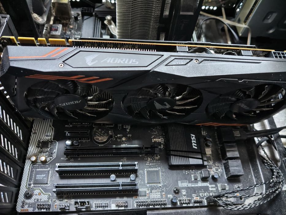 Gtx 1070 aorus + 16 GB ram DDR4 (4x4gb) + mb z170A + I5 6600 + caixa