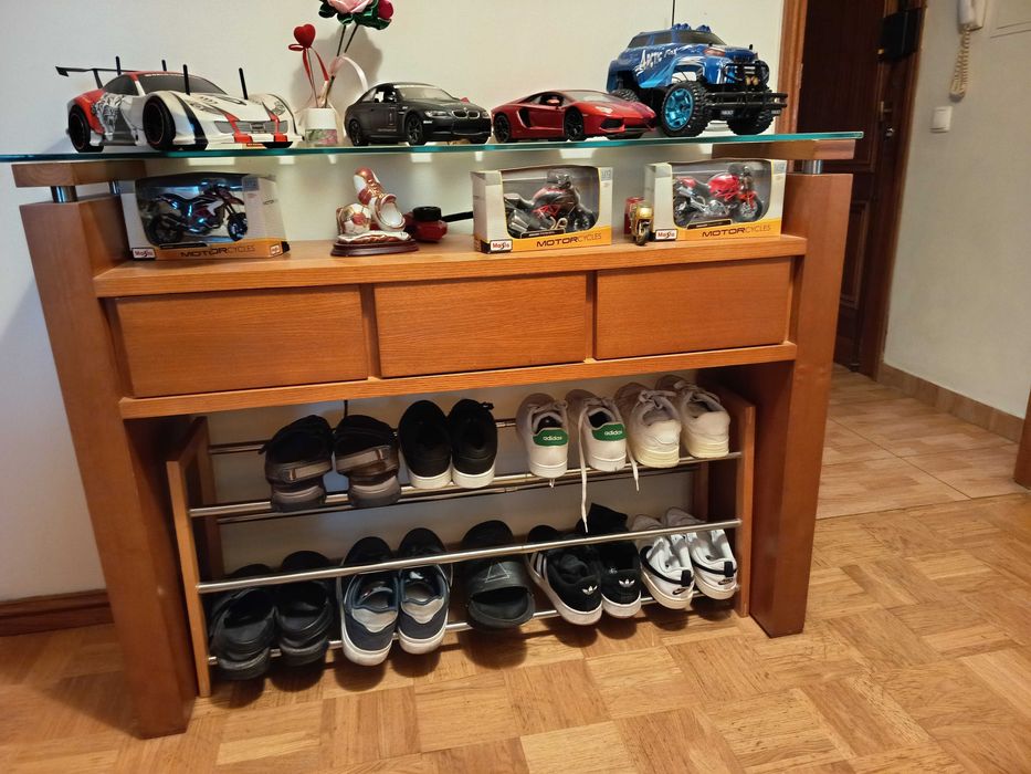 Móvel em madeira (consola)