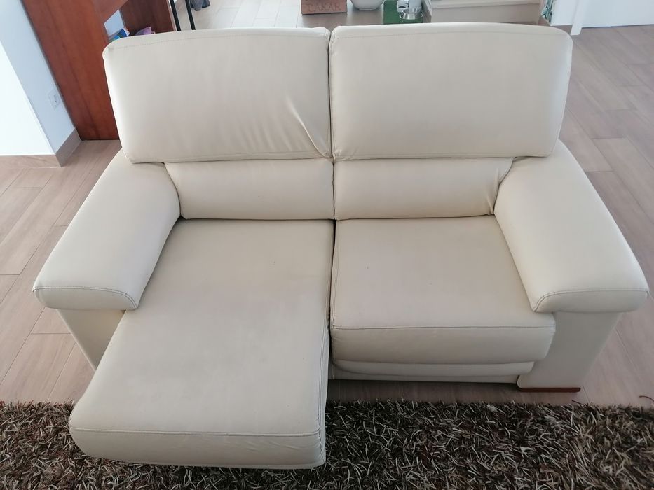 Dois sofás em bom estado