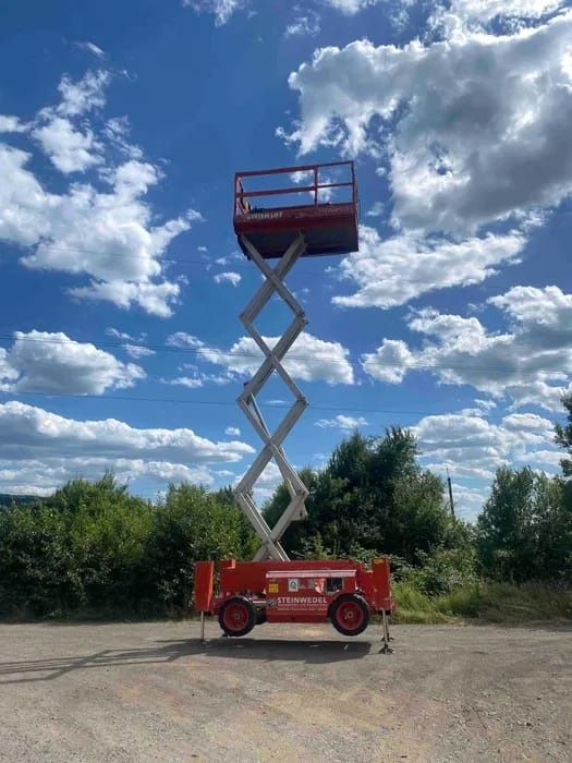 Оренда Ножичний підйомник, Самохідний підйомник Genie GS 2668 4x4 Hall