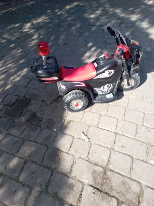 Sprzedam motorki elektryczne na akumulatorek.