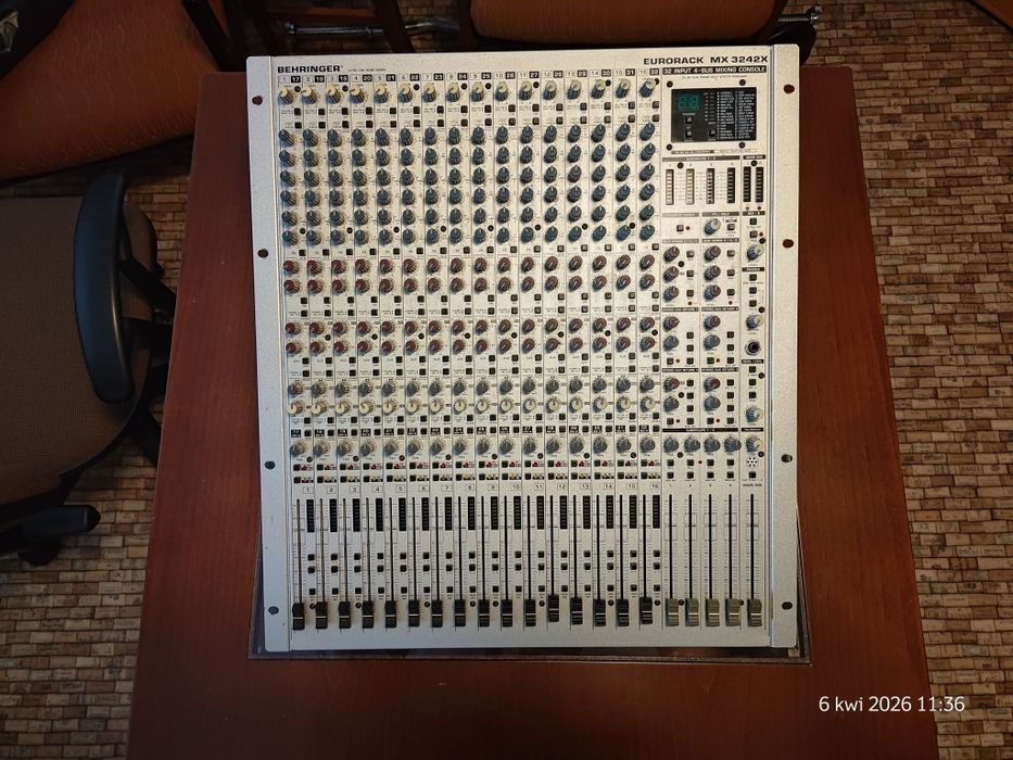 Mixer Behringer Eurorack MX 3242X