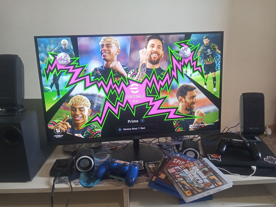 PlayStation 4 +monitor praticamente novo.