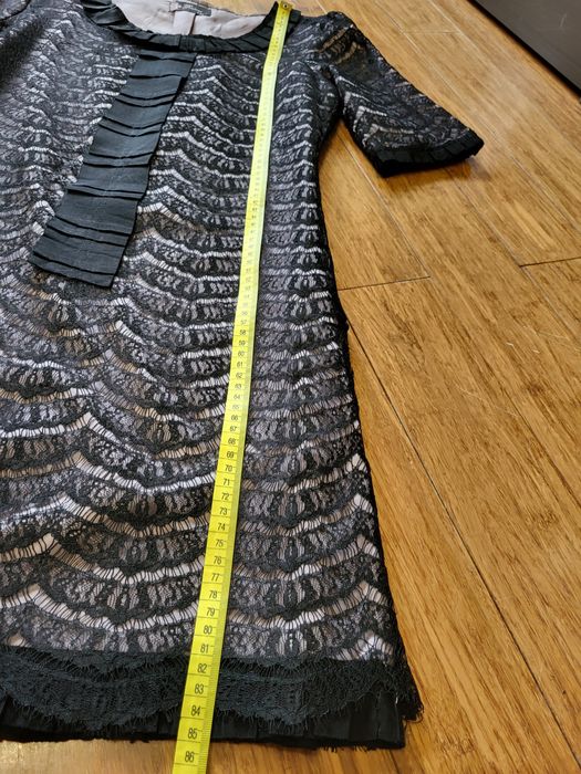 Piękna koronkowa sukienka.