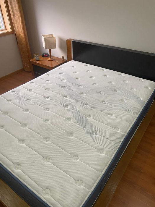 Cama e colchão em super estado