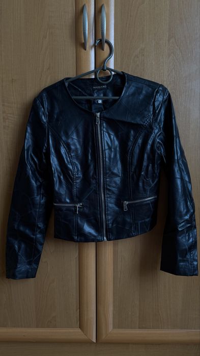 Шкіряна куртка жіноча
