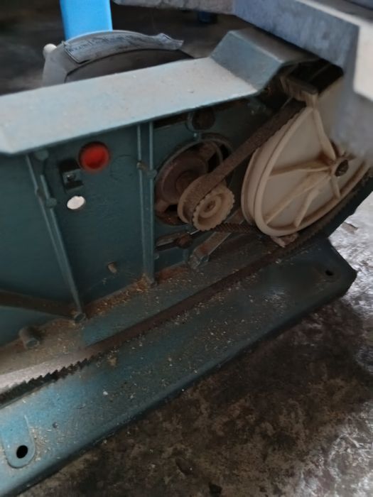 Стрічкова пилка по дереву