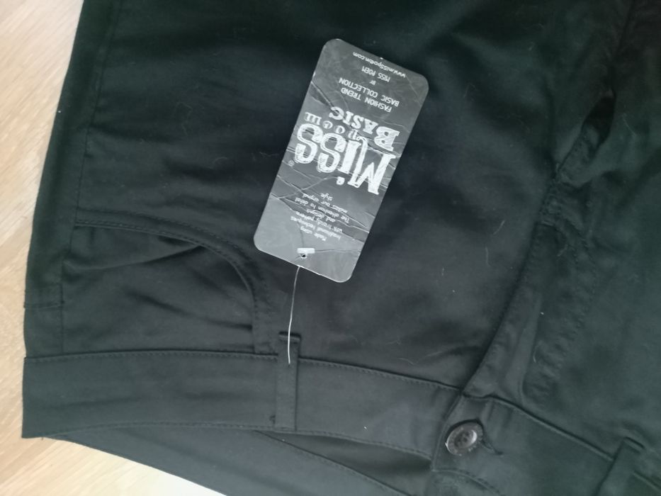 Czarne proste spodnie rozmiar 42