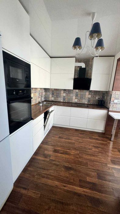 Продам 3-х комнатную квартиру в г.Слобожанское с мебелью и ремонтом