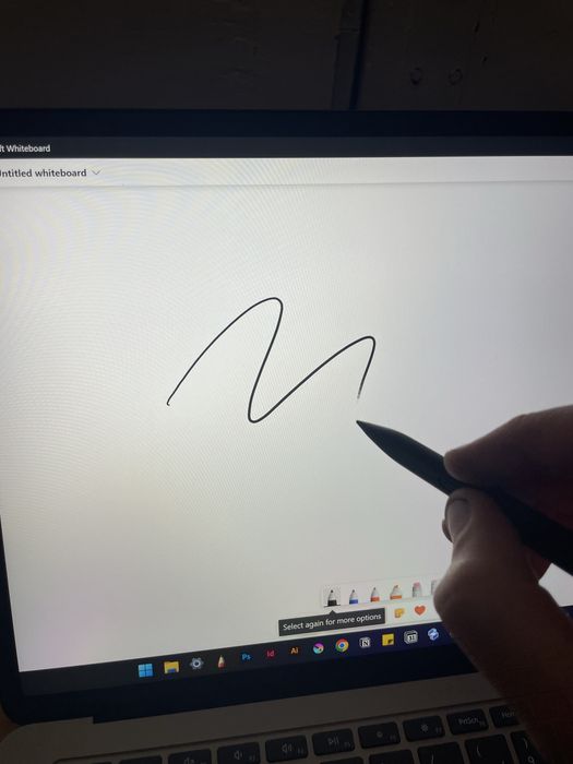 Microsoft Surface Laptop Studio + Caneta