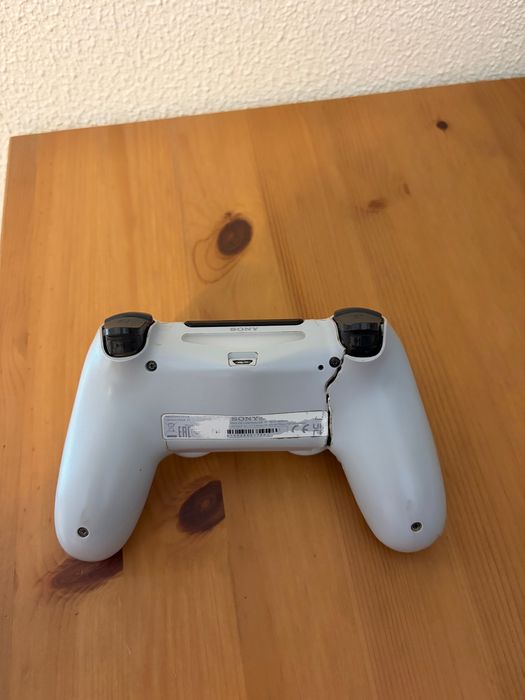 PS4 Slim 1TB + 3 Jogos (Pronta a Jogar - 99€)