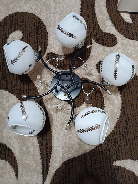 Продам люстру на п'ять лампочек