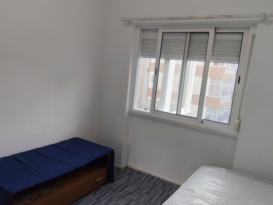 Quarto de Solteiro Disponível em Cova da Piedade