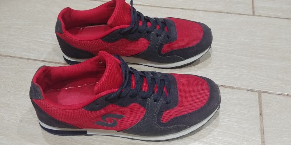 Кросівки чоловічі