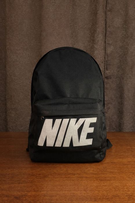 Чорний рюкзак Nike
