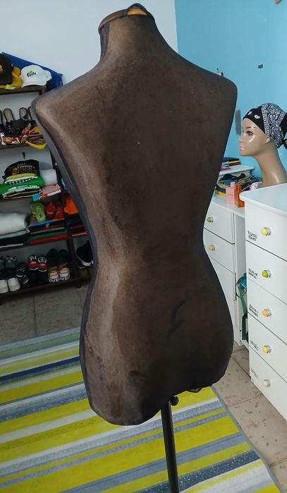 Manequim com pé estilo vintage preto