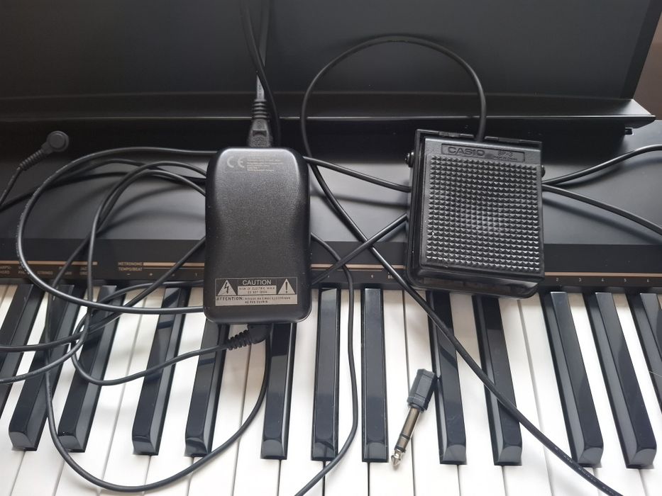Цифрове піаніно Casio CDP-130 + повний комплект (педаль, пюпітр)